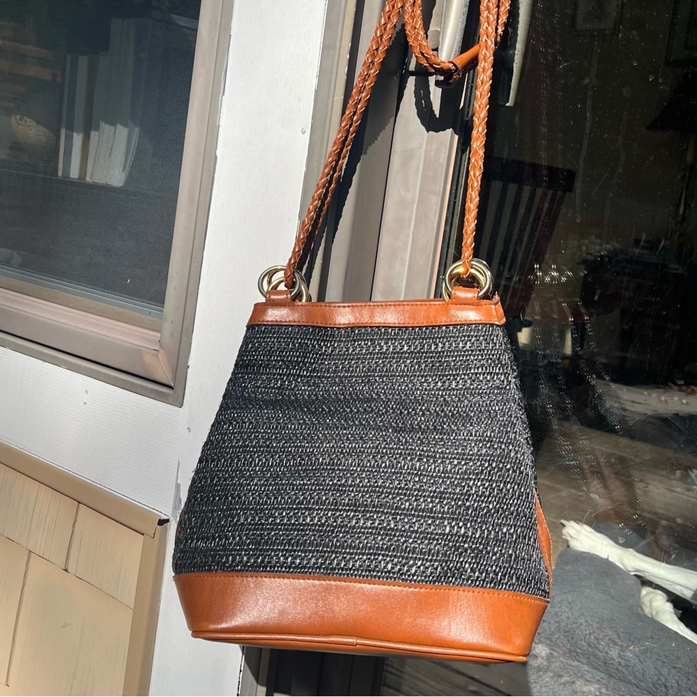 Vintage Allan Edward bucket bag made of woven black fiber and brown leather